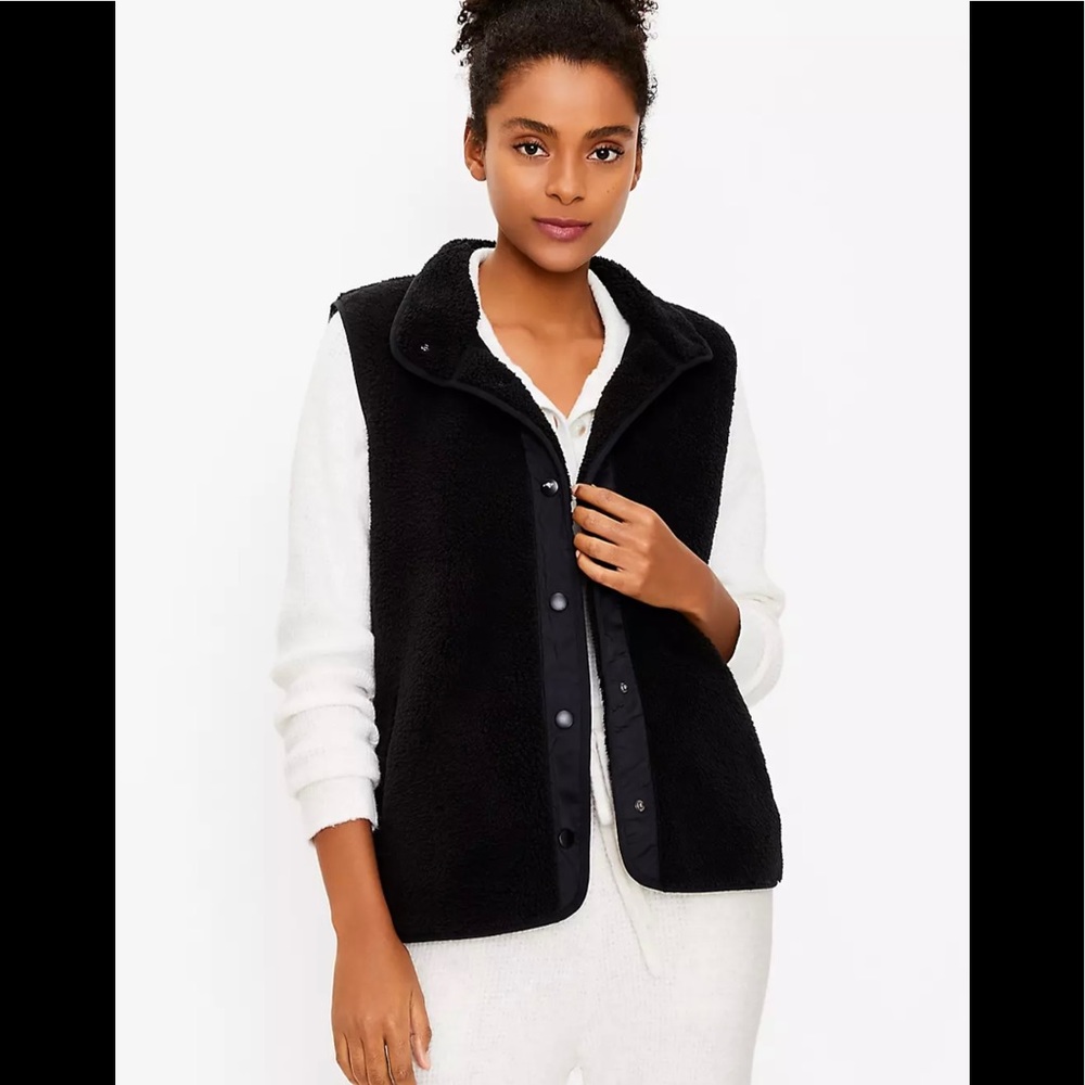 🖤🖤Lou&Grey cozy up Sherpa vest in black. NWOT. XXL🖤🖤